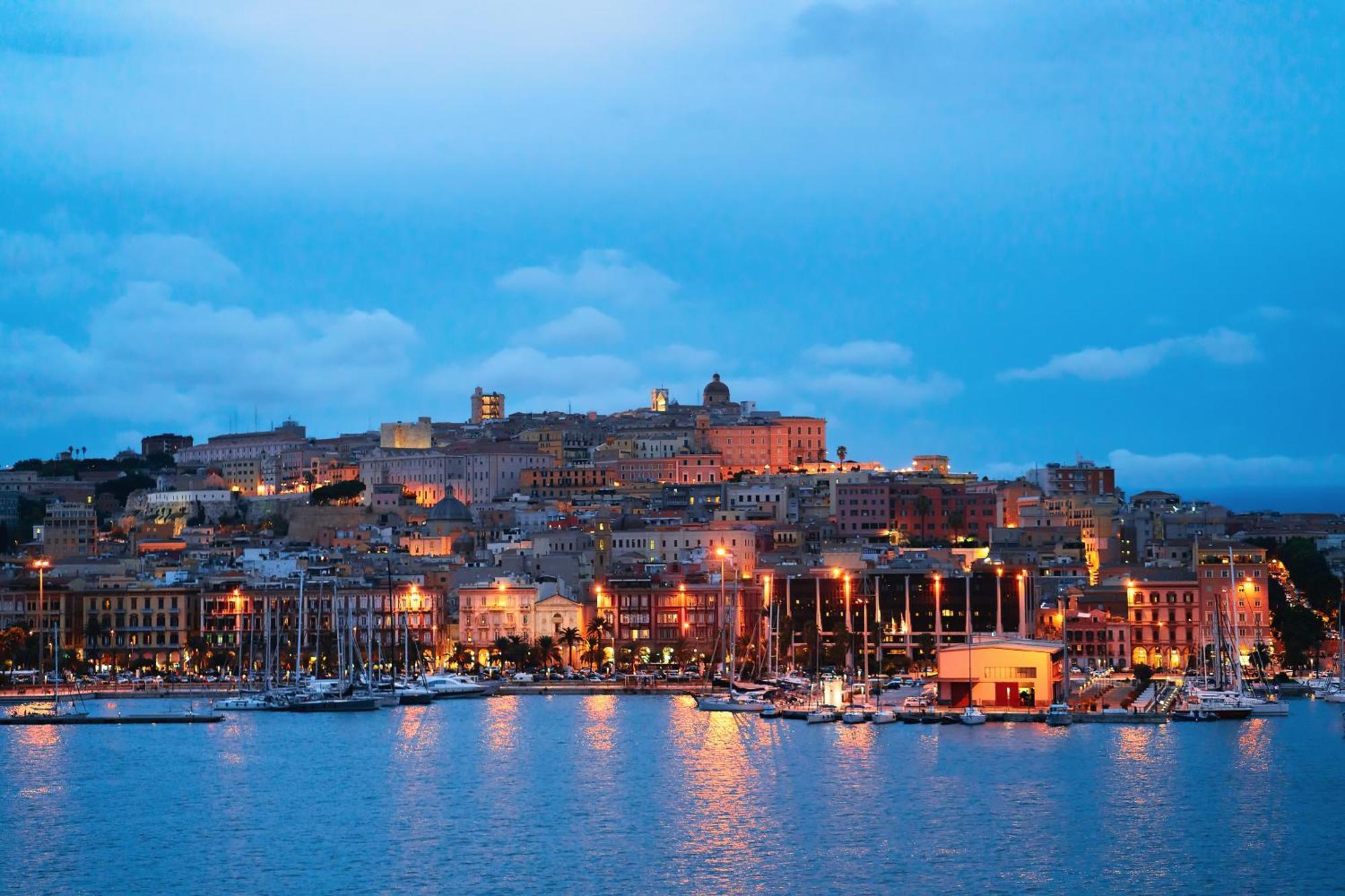 Casa Storica Di Charme Con Vista Mare Nel Cuore Di Cagliari Eksteriør bilde