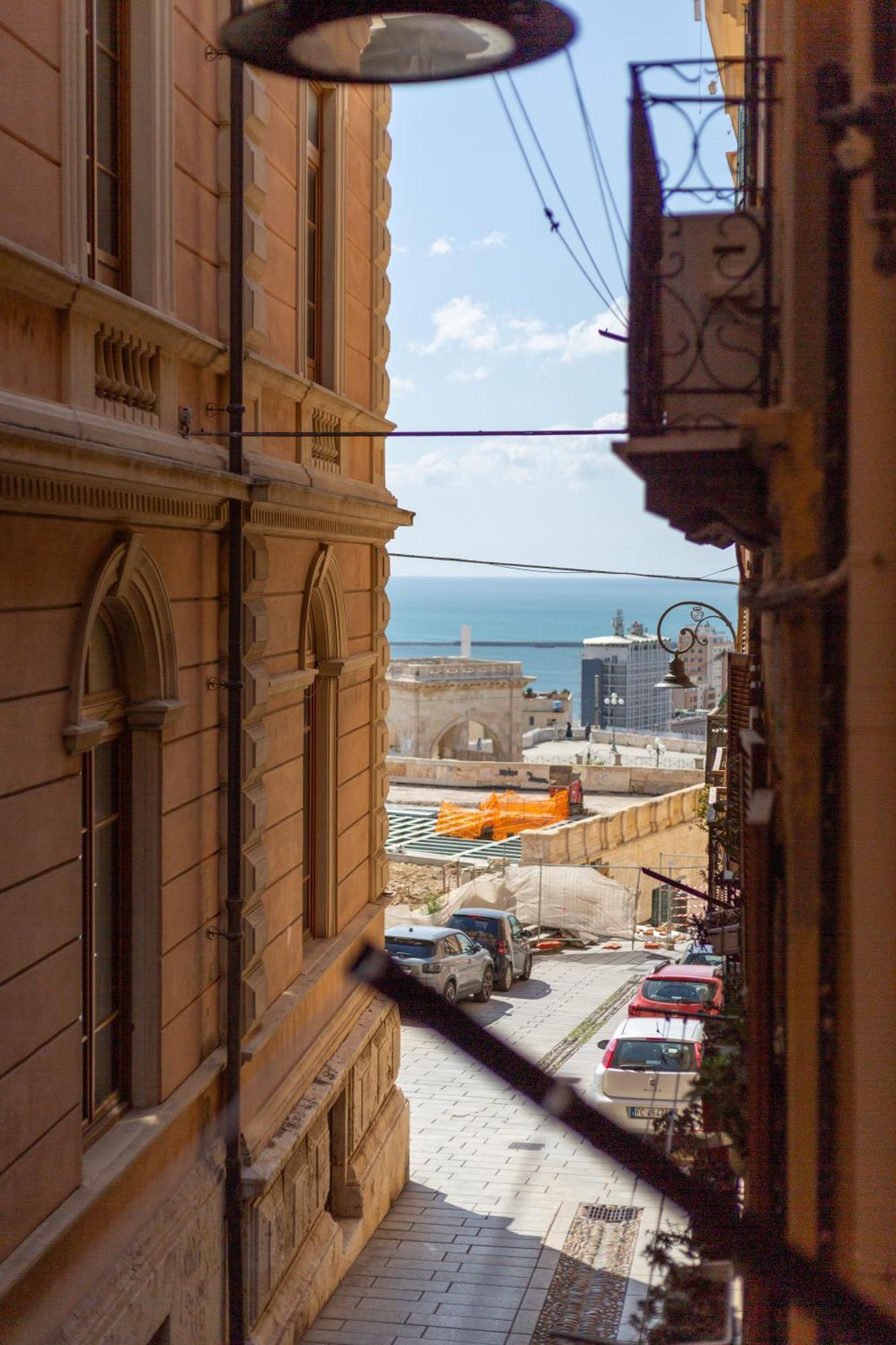 Casa Storica Di Charme Con Vista Mare Nel Cuore Di Cagliari Eksteriør bilde
